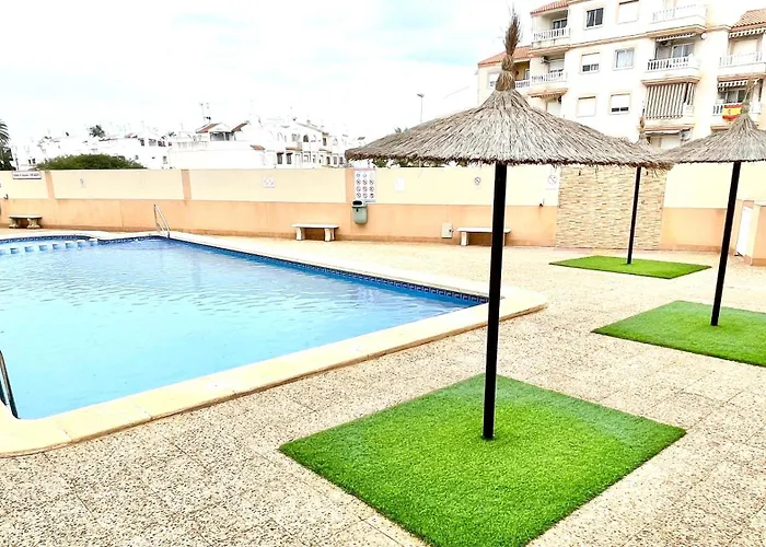 Family-friendly With Pool In The Heart Of Torrevieja